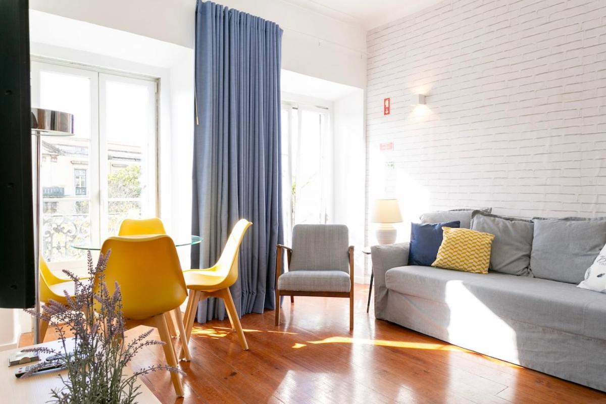 Cozy And Bright 1bdr Flat In Typical Neighborhood! * Lisboa